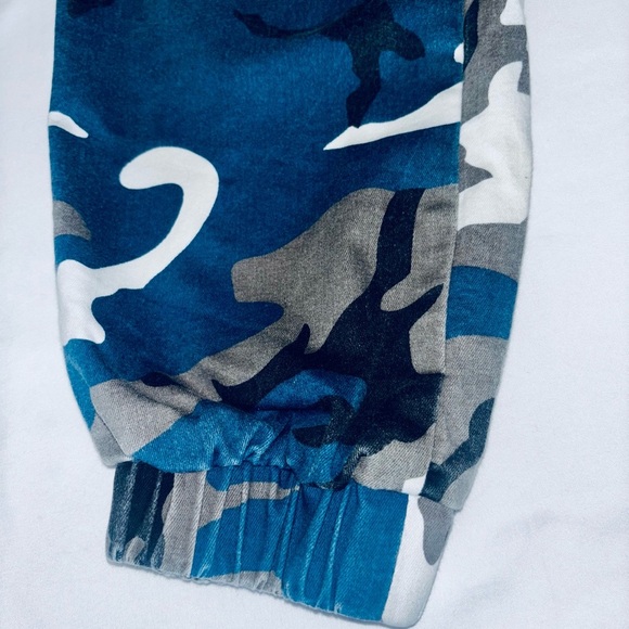 V.I.P.  Camouflage Cargo Pants - Picture 5 of 6